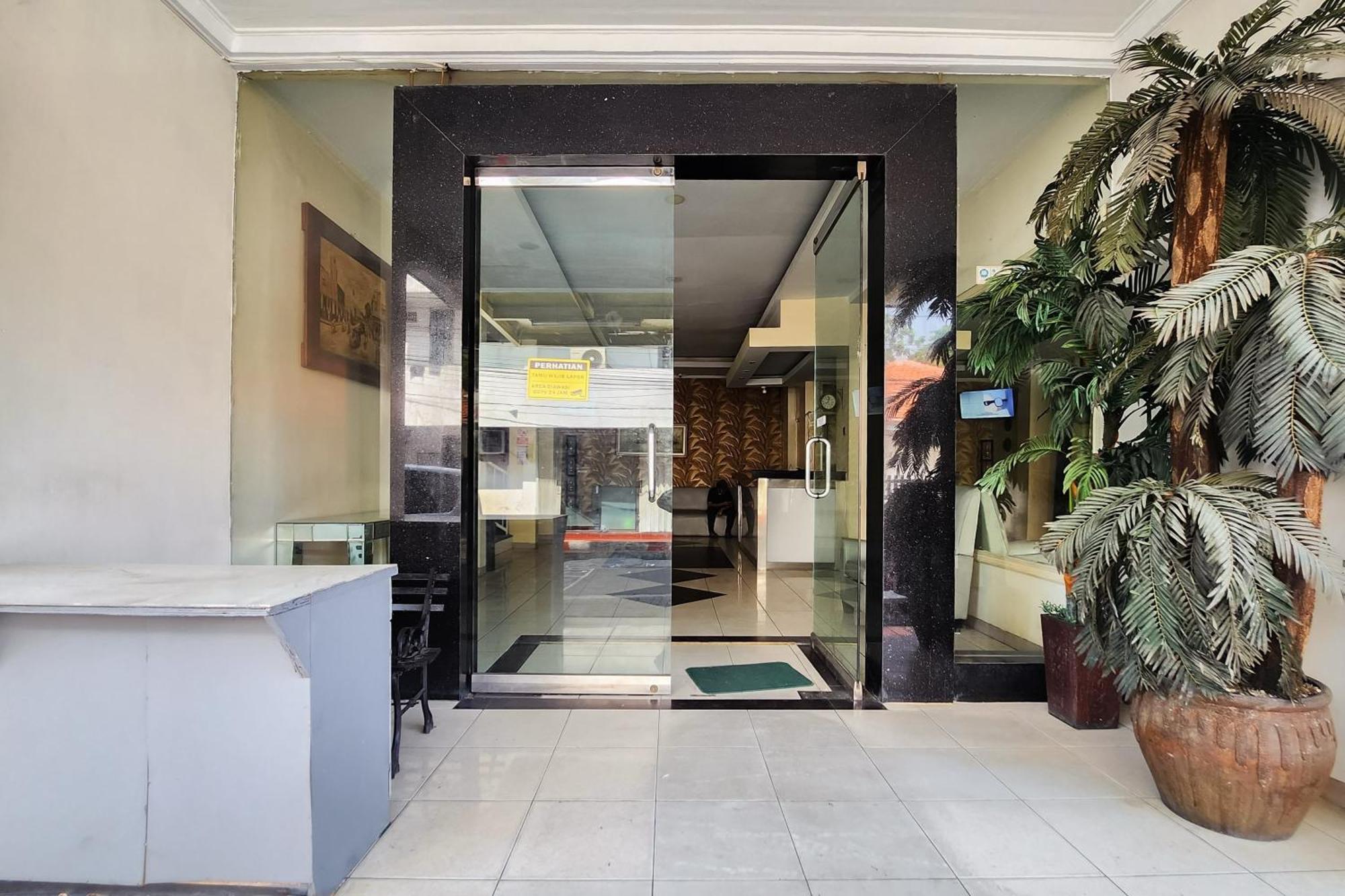 Reddoorz Near Stasiun Tanah Abang Hotel Jakarta